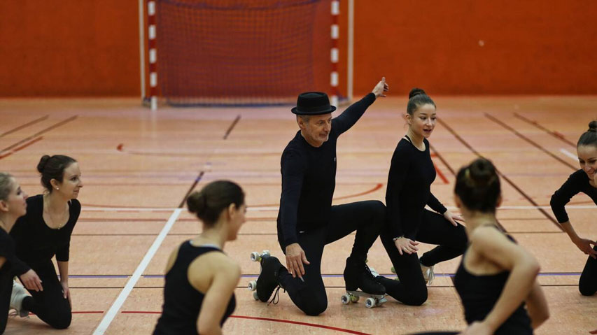 Antoine De Caunes s&rsquo;essaie au roller artistique