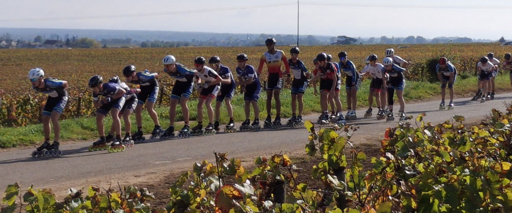 Un peloton du semi-marathon roller des Grands Crus 2025 (photo : Vincent Buin)