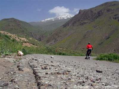 Thibaut Dejean traverse l’Iran en roller