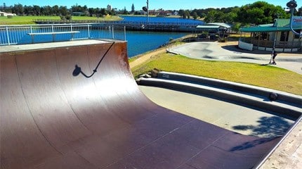 La rampe ou half-pipe : bien plus qu&rsquo;un module de skatepark !
