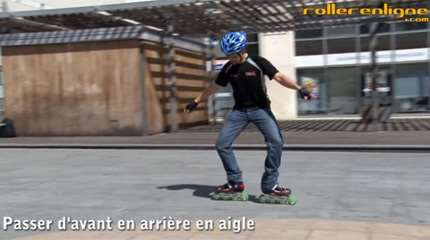 Passer d&rsquo;avant en arrière en aigle en roller
