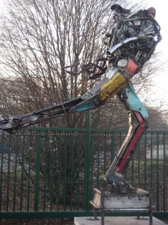 Une sculpture en hommage au roller (25)